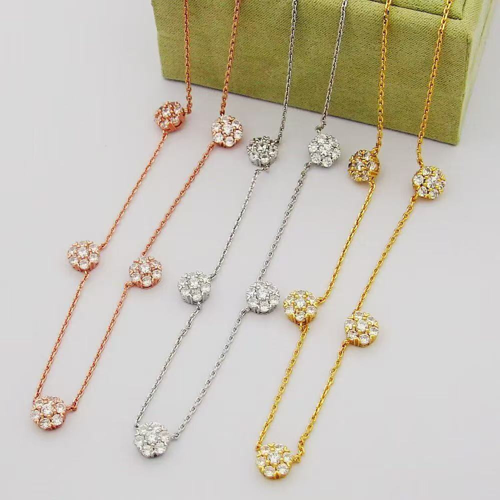 V*N CL*F & arpels fleurette necklace