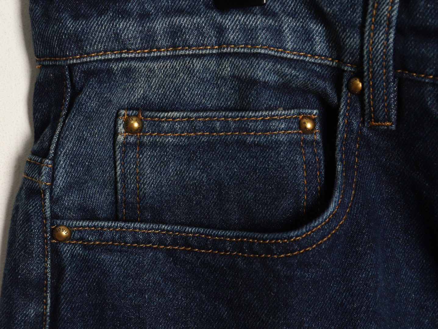 l0*is V*t0n jeans