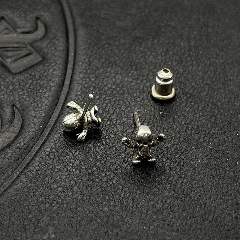 Ch**me He**ts skull earrings