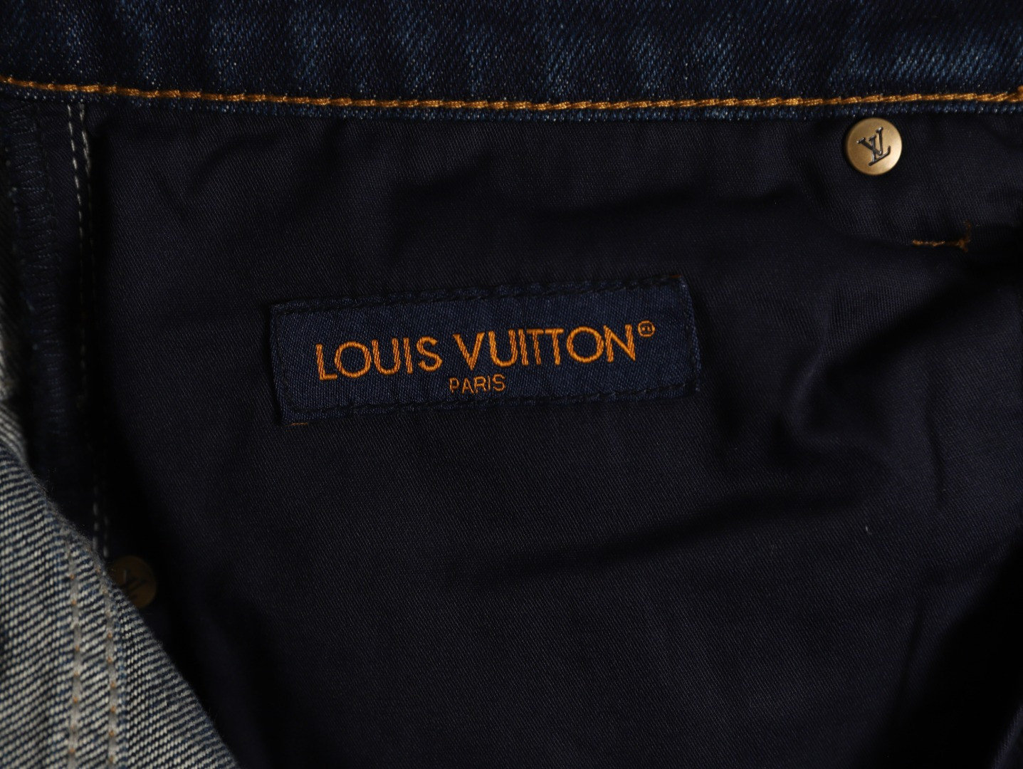 l0*is V*t0n jeans