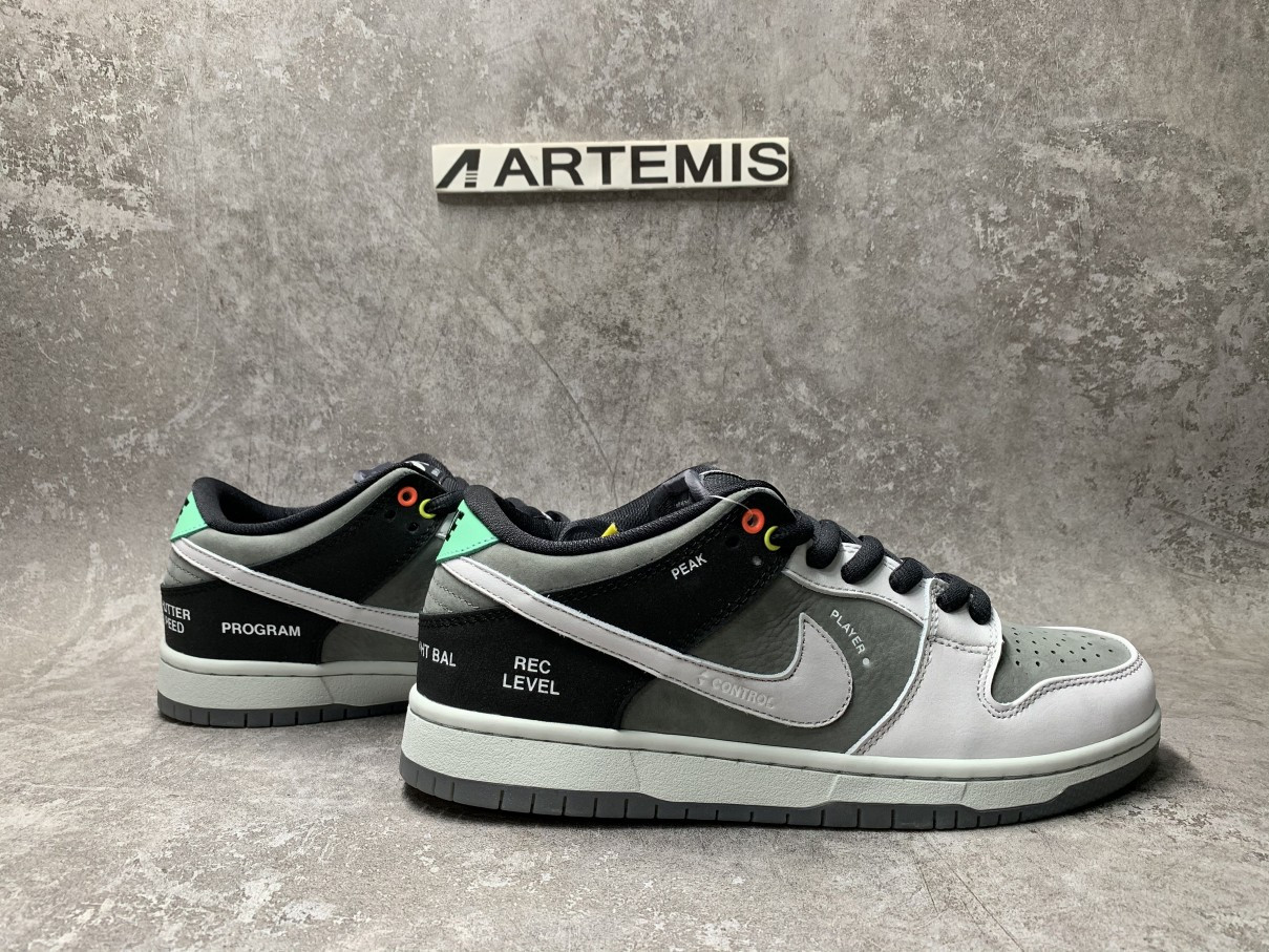 Nike SB Dunk Low VX1000