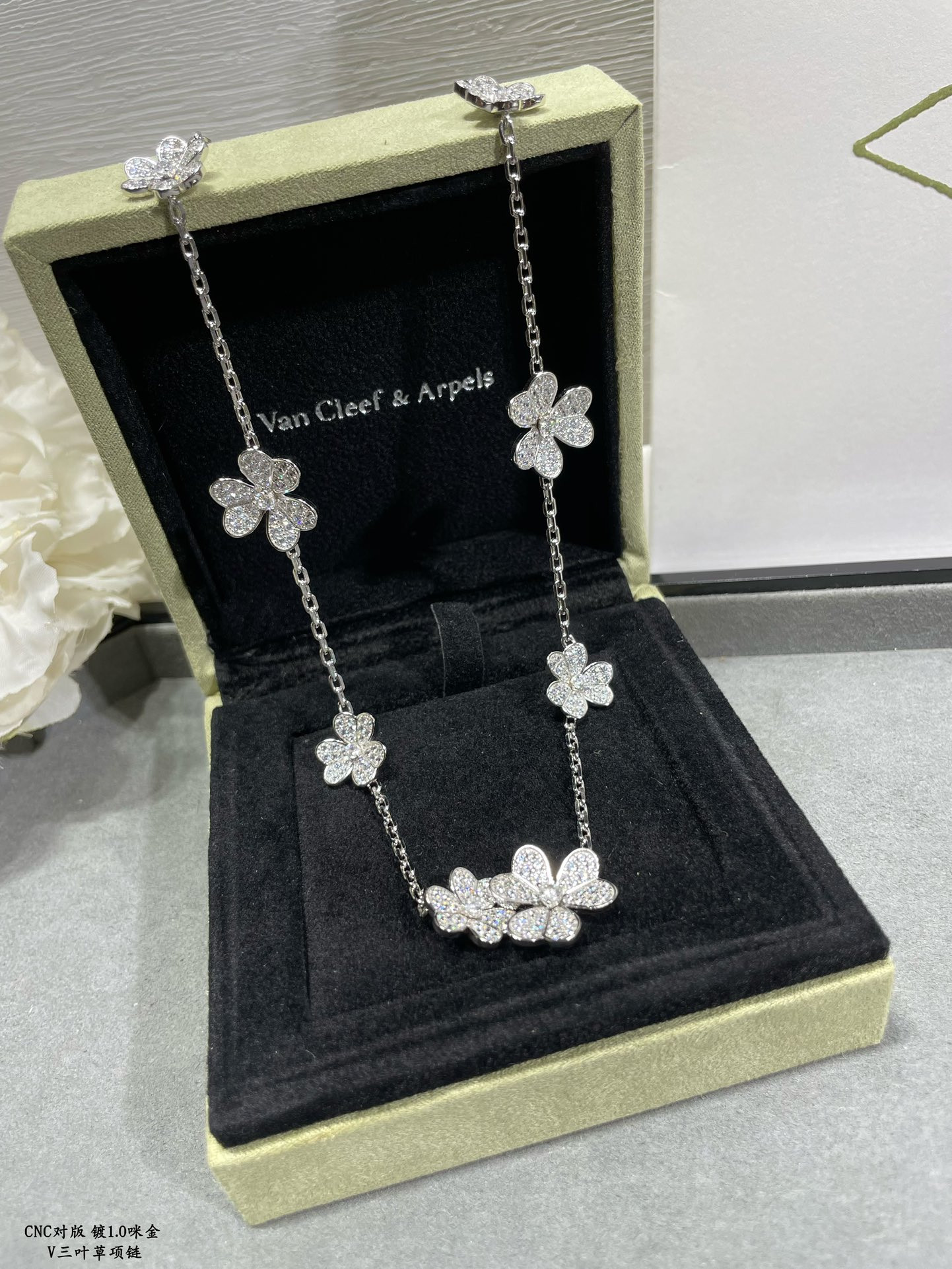 V*N CL*F & arpels necklace