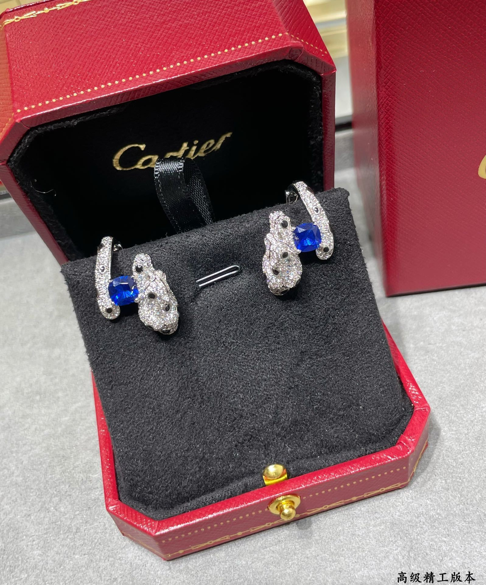 ca*t*er blue Di*m*nd panther earrings