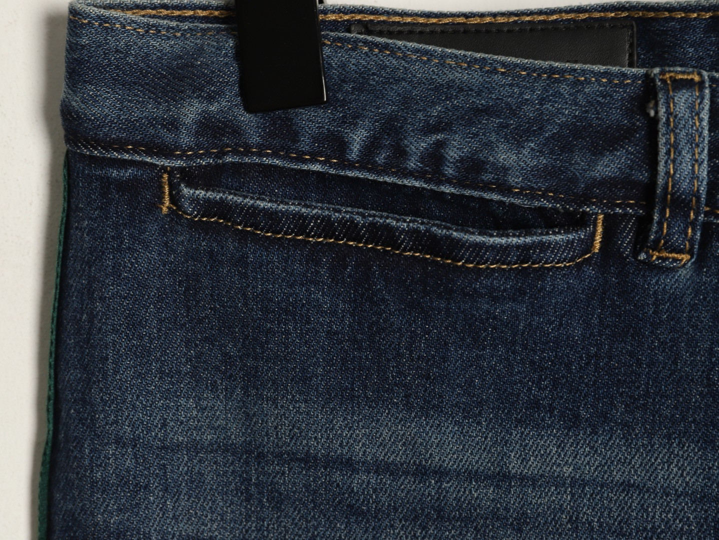 G*u*i jeans