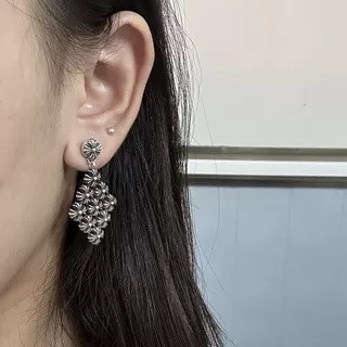 ch**me he**ts large Di*m*nd-shaped cross chain earrings