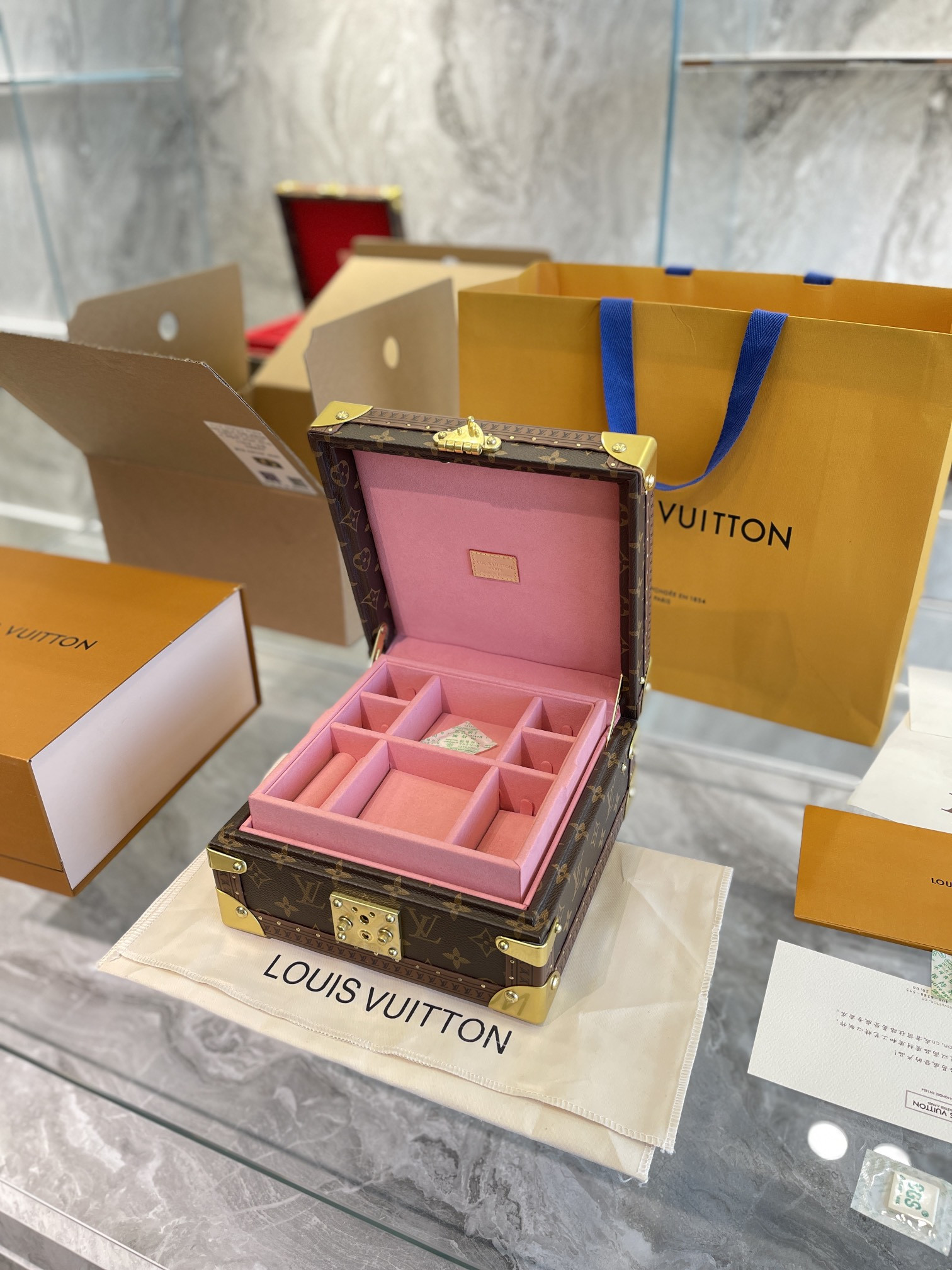 LV M13513 Jewelry Box rose ballerine 9.4 x 4.9 x 9.4 inches