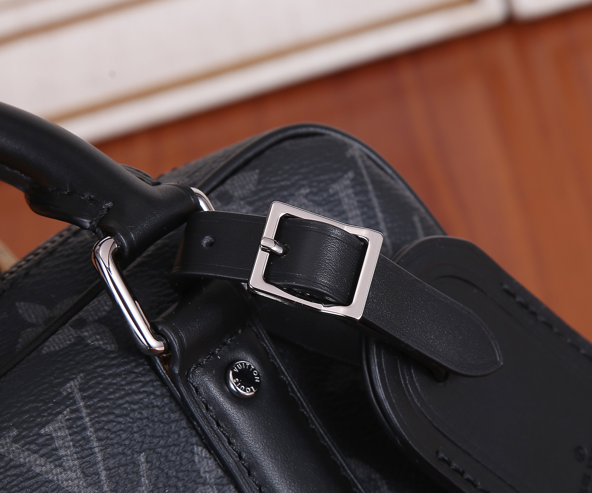 LV M82770 Nano Porte Documents Voyage 20 x 13 x 5.5 cm