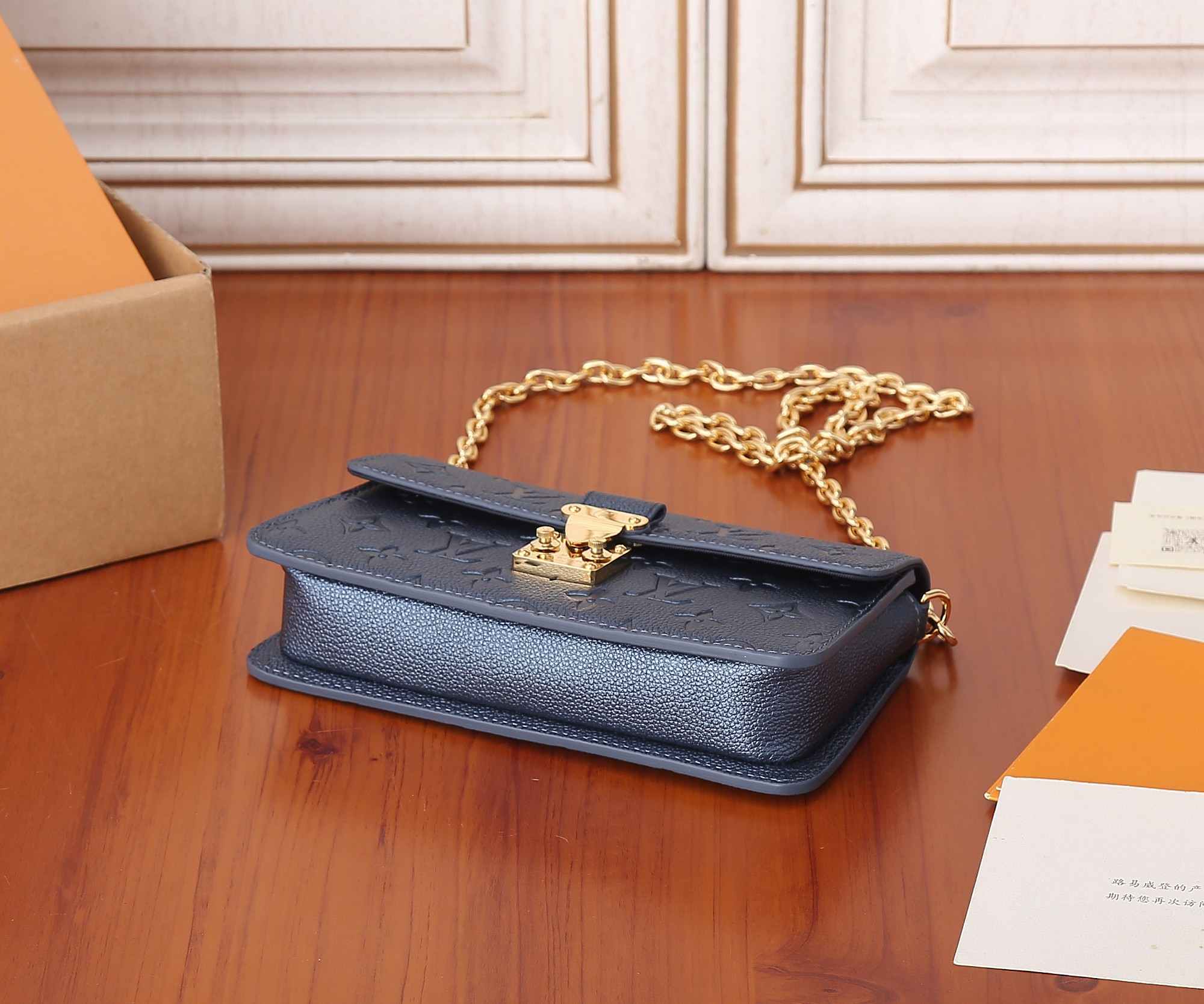 LV Wallet On Chain Métis   M82671    7.5 x 4.3 x 2.2 inches