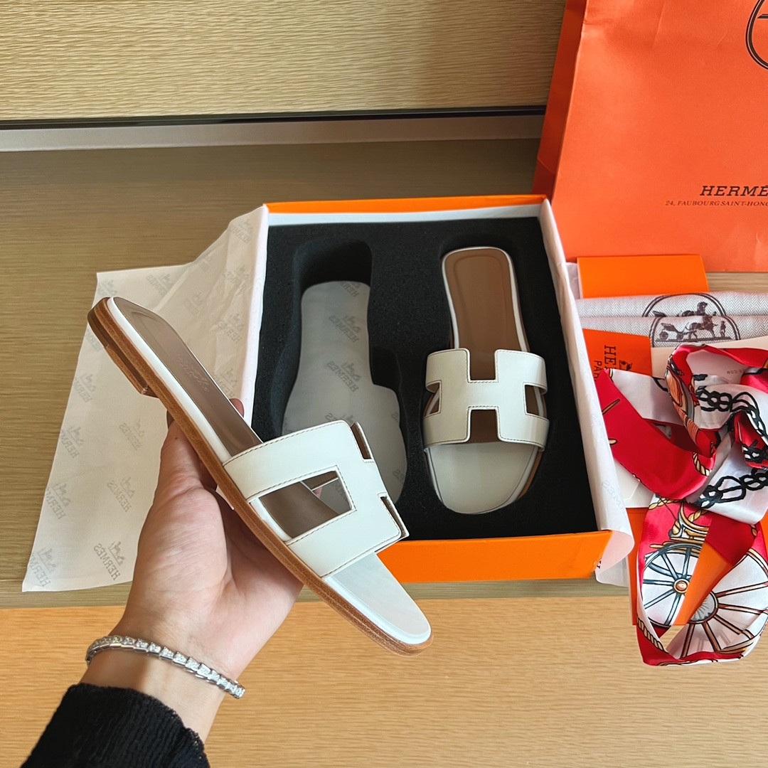 UA Hermès Oran sandal