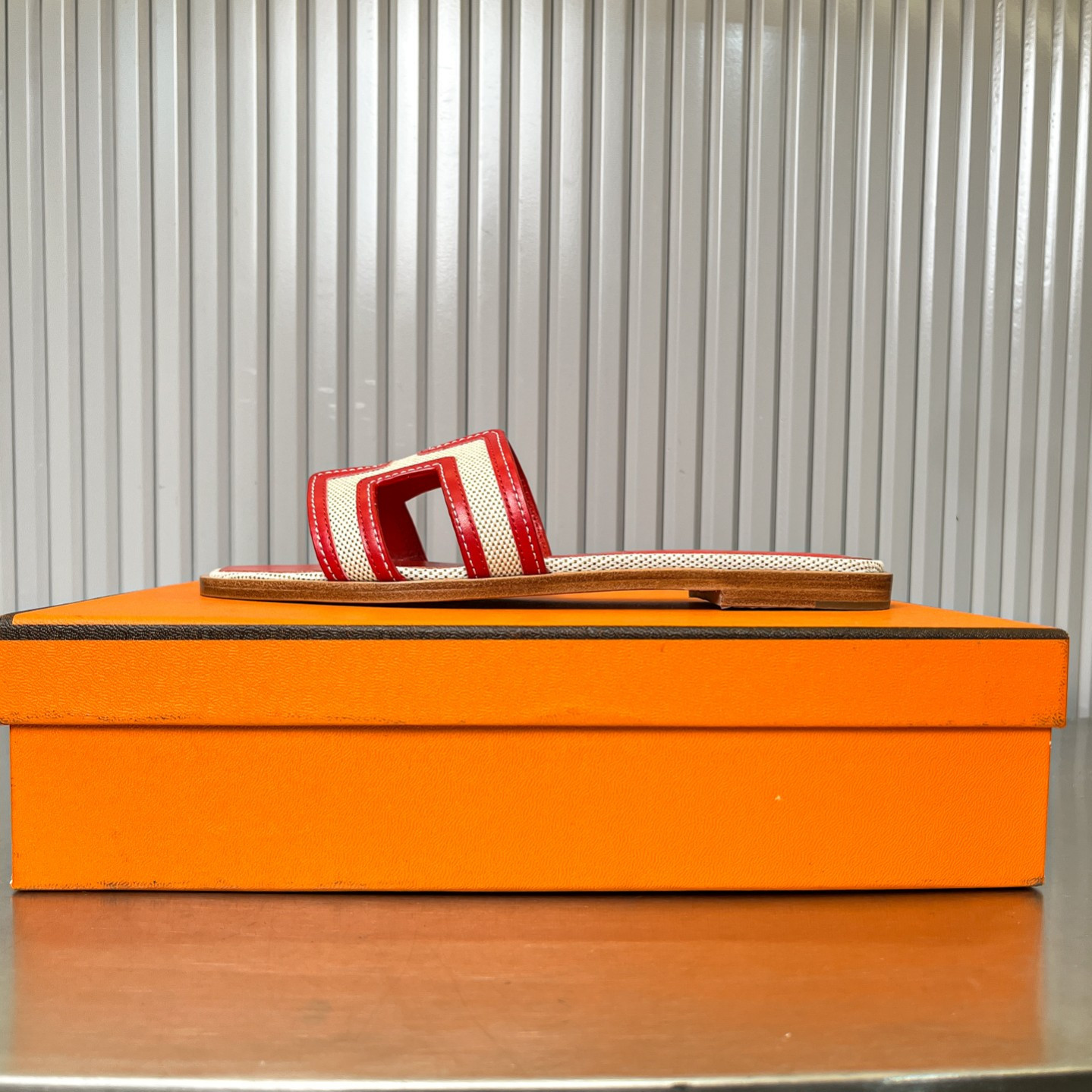 UA Hermès Oran sandal