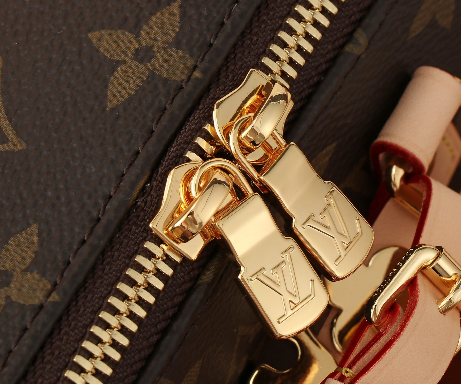 LV Speedy 18 M46970 18x12.5x11CM