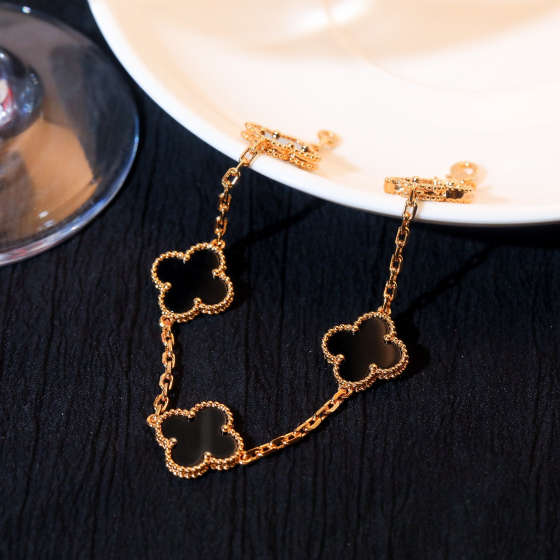 V*N CL*F & arpels vintage alhambra bracelet, 5 motifs 19cm