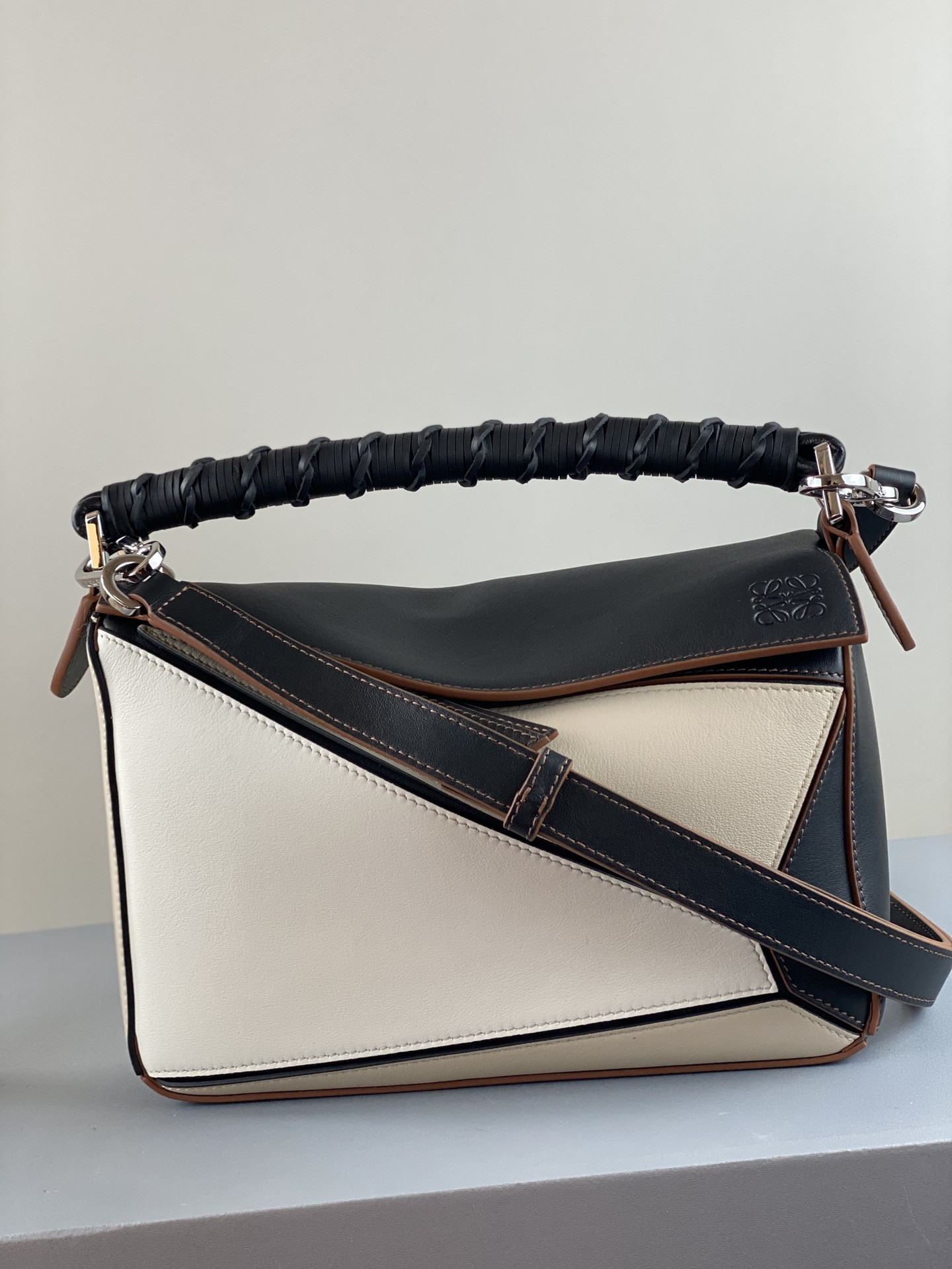 L0ew* small puzzle bag in classic calfskin 24x10.5x16.5cm