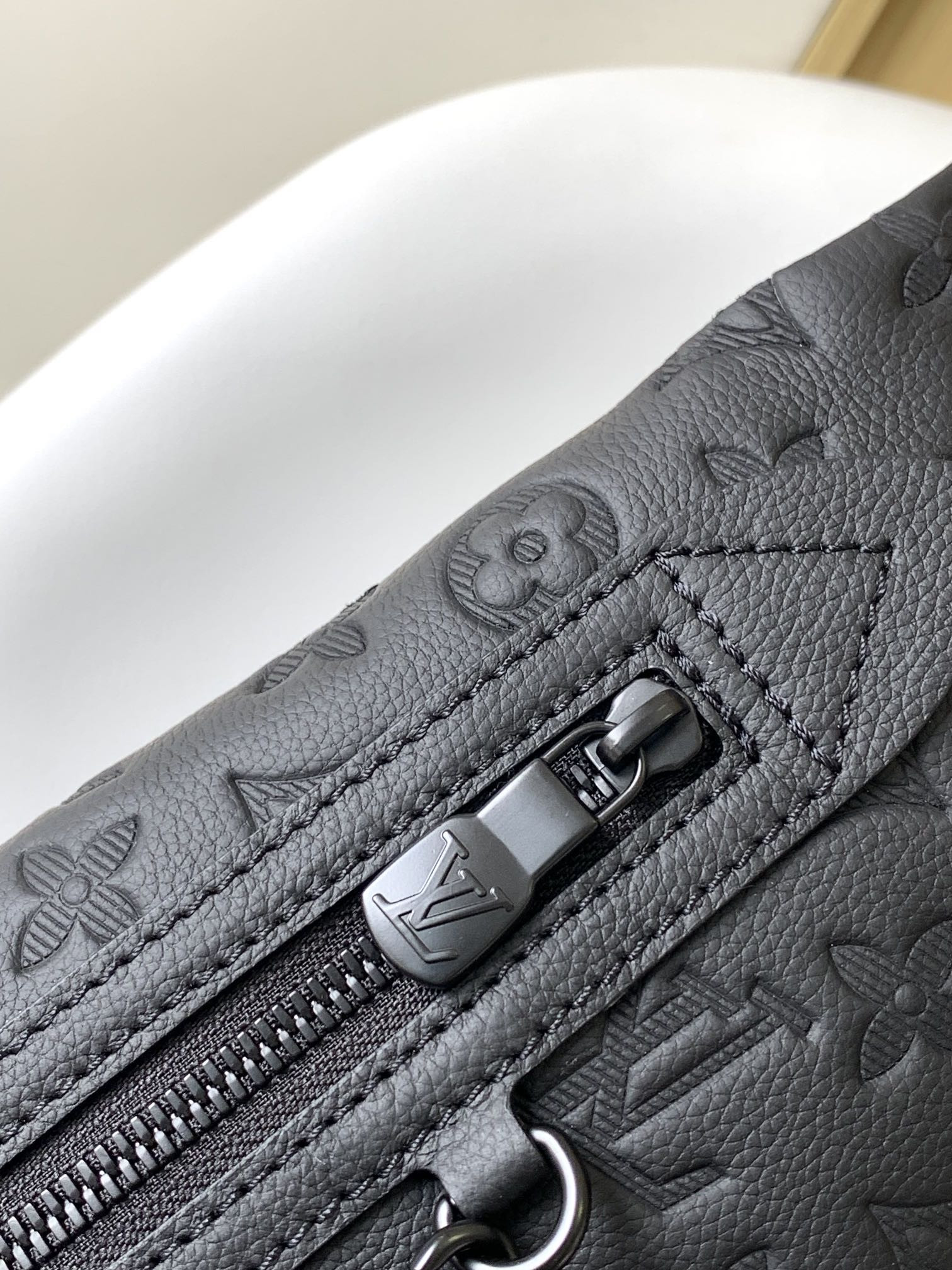 LV Duo Slingbag M21890 20 x 42 x 6CM