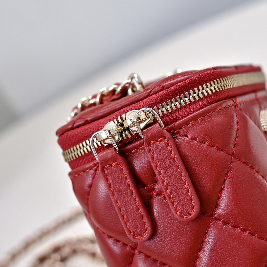 Ch*el small vanity with chain 8.5x11x7cm