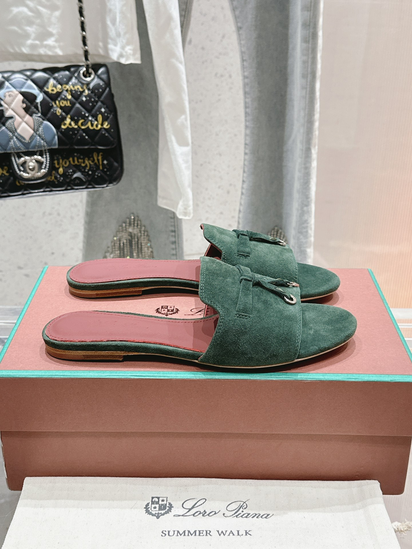 ua L**o p*ana summer charms sandal