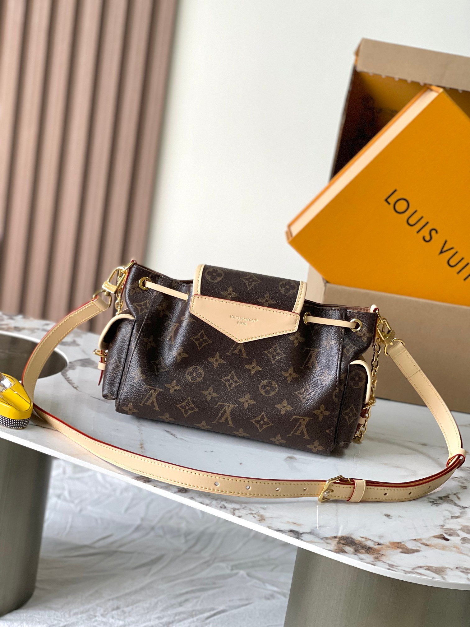 LV Odysse M25085 27 x 17 x 12 cm