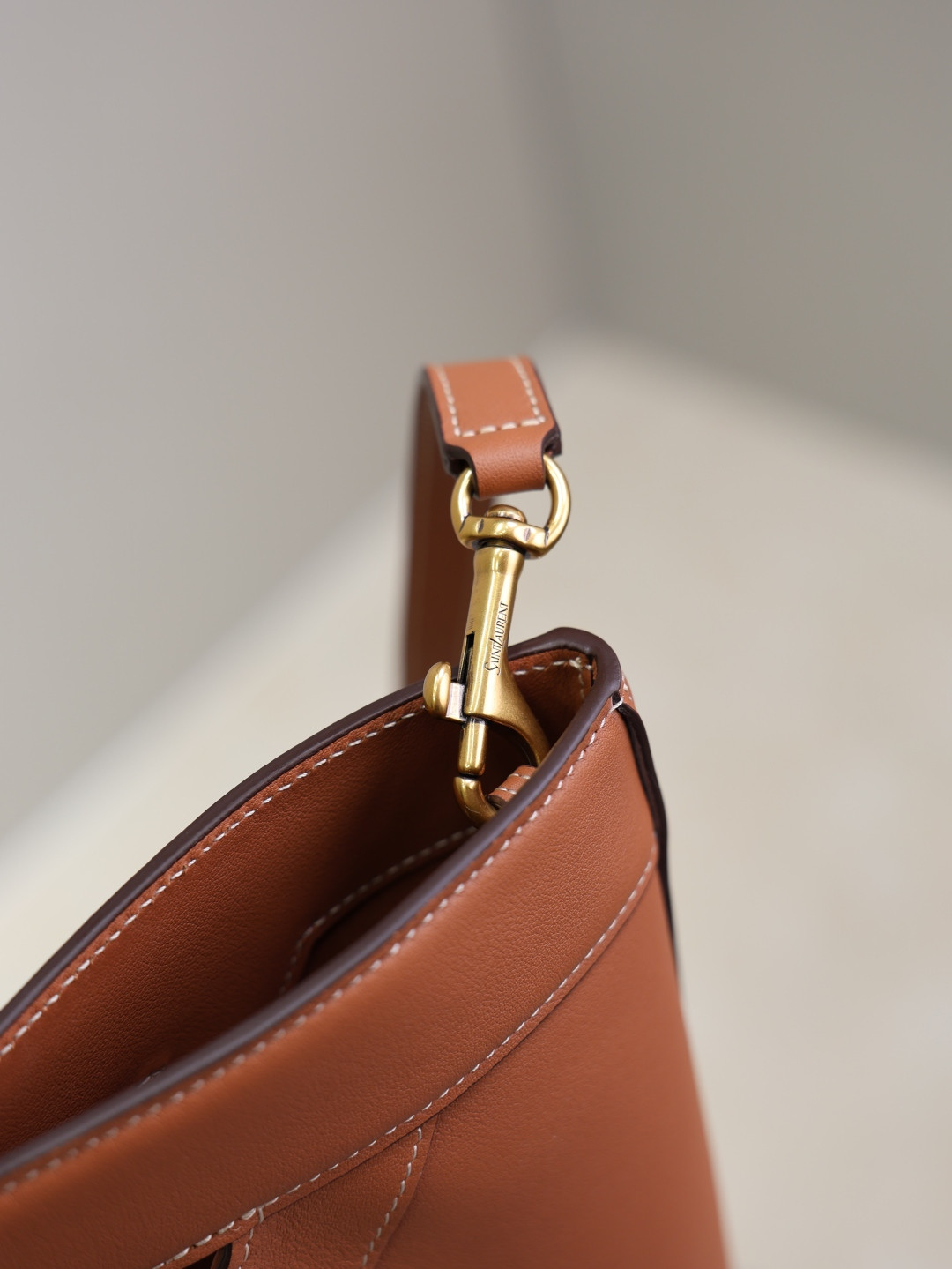 Y*L y small bucket in leather 23x29.5x3-8.5cm