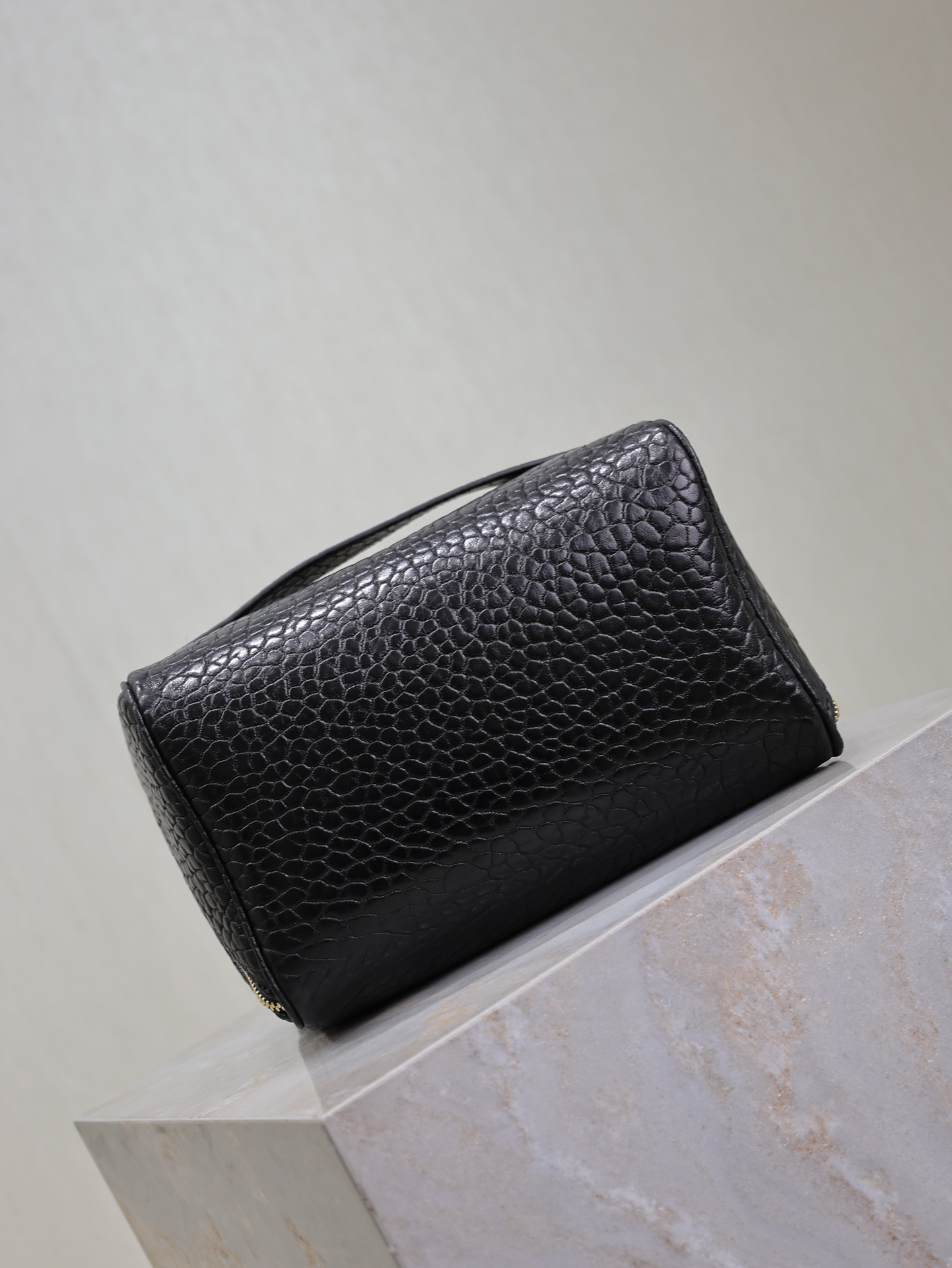 Y*L gaby vanity case in grained leather 21x13x13cm