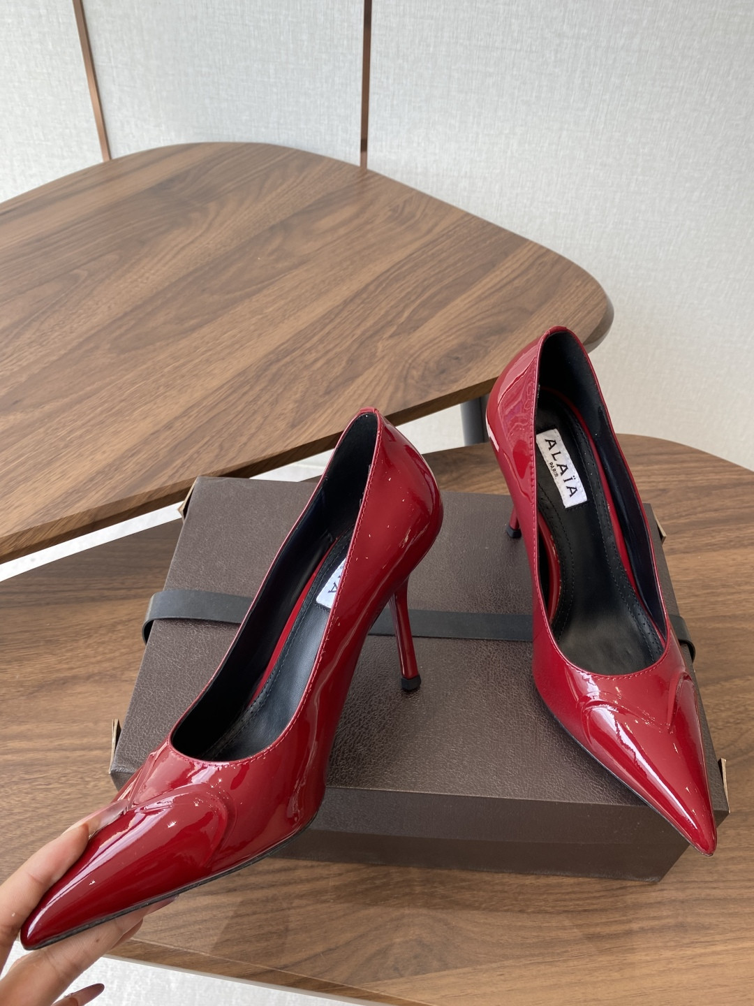 UA Alaia Pointy-Toe Pumps 9cm Heel(Customized Size 7-10 days production time)