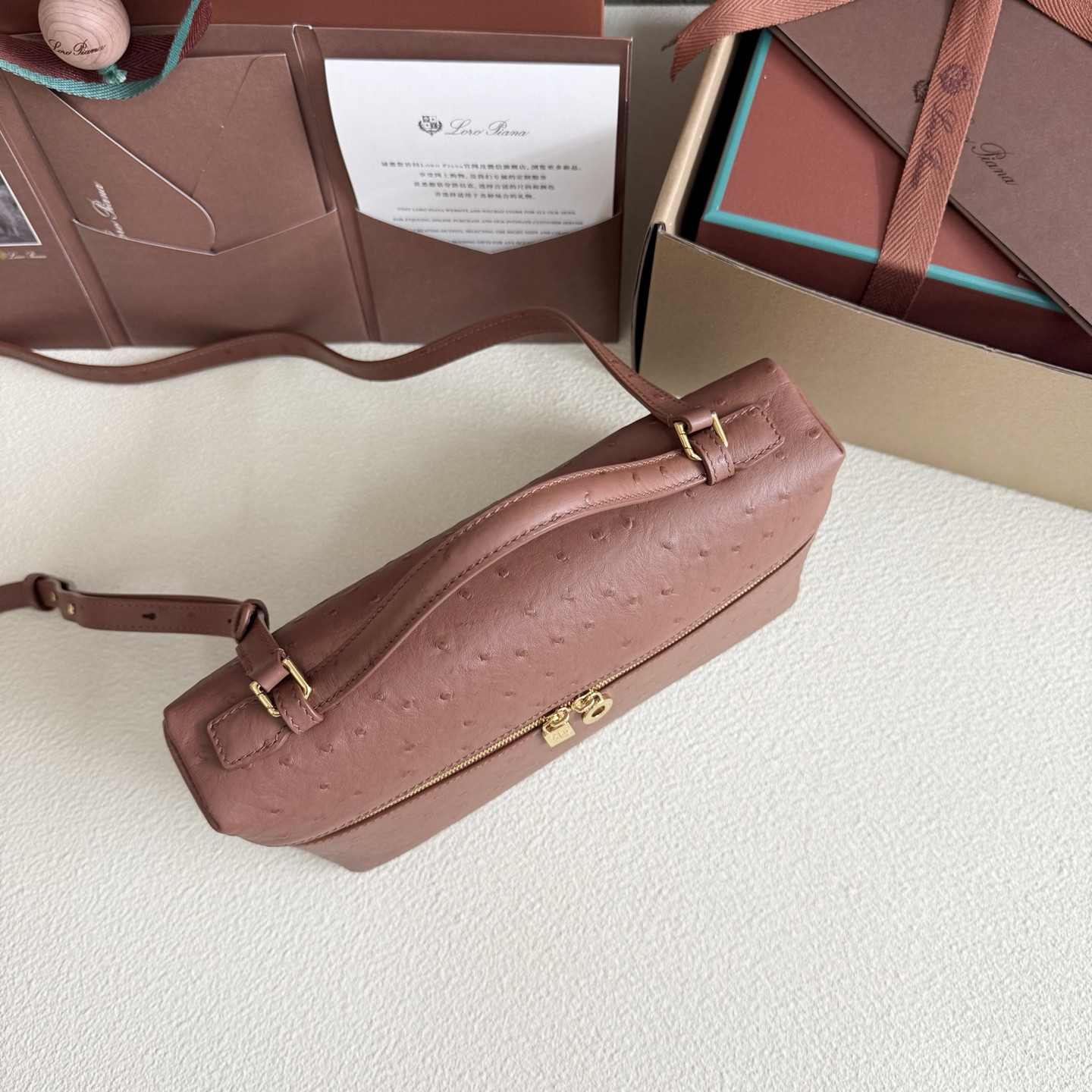 L**o p*ana extra pocket l27 ostrich-grained leather 16x27x10cm