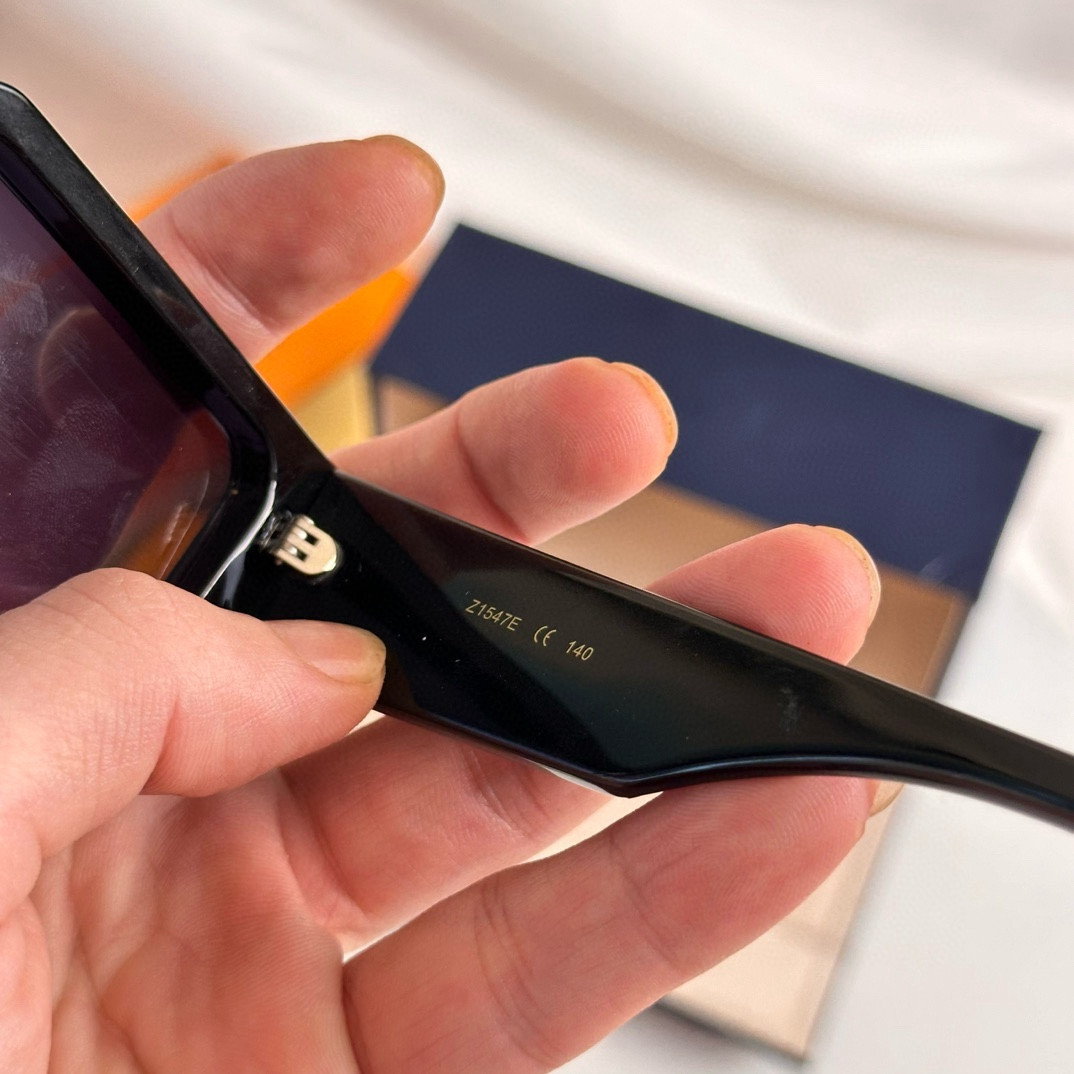 LV Glasses Z1551E