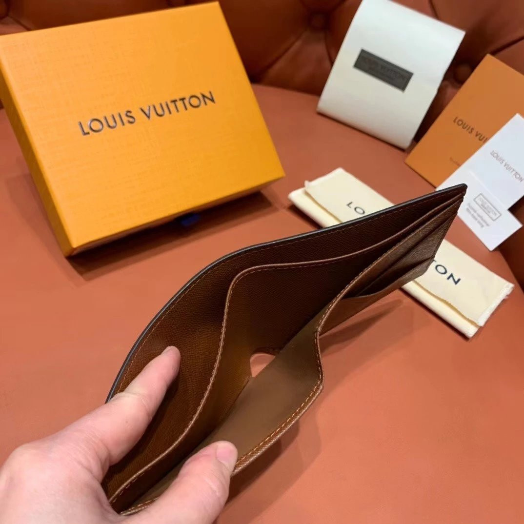 LV Christmas MULTIPLE WALLET M60895