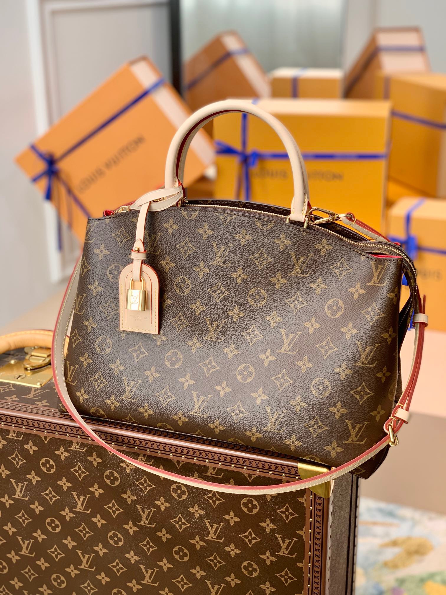 LV Christmas GRAND PALAIS M45898